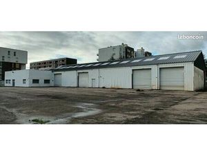 Local d'activité 958 m²