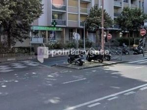 Commerce autos/motos 180 m²