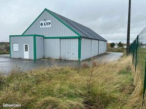 Bâtiment 250m2 sur terrain 5000m2