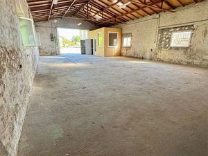 Hangar dépôt local artisanal 235m2