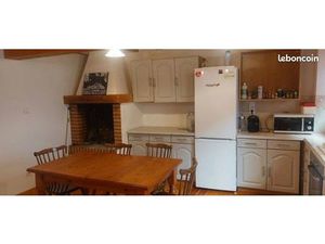 Maison 4 niveaux – Centre village  rue calme  cheminée – Idéale personne seule / couple