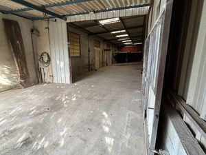 Local professionnel 168 m2/ bâtiment / hangar/ stockage
