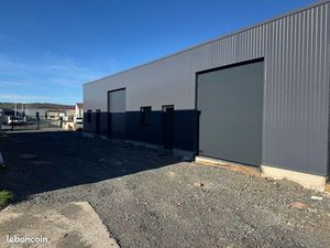 Local 90m2 + 40m2 de Mezzanine