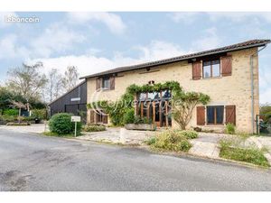 Maison 7 pièces 317 m²