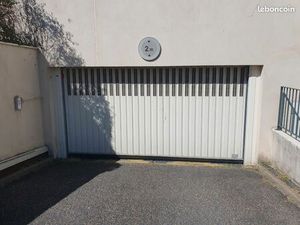 Emplacement parking avenue de Paris