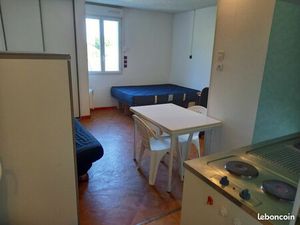 Studio meublé 22m² à 5mn FAC et CHU à 470 toutes charges comprises EDF EAU et chauffage