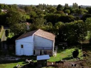 Maison dans structure