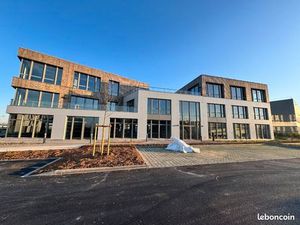 Pacé – Bureaux neufs 300 m² – 8 parkings – R+2 – TOPAZE