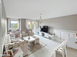 Beau T4-balcons-piscine-parkings