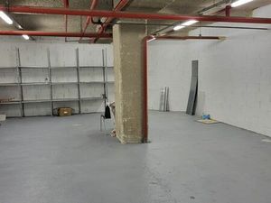 A louer: local de stockage 81m2 à choisy le roi