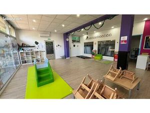 Local 285 m² Montigny-le-Bretonneux