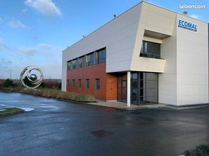 A louer local d'activité 500M2 Méré