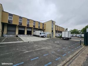 Local industriel 2 228 m²