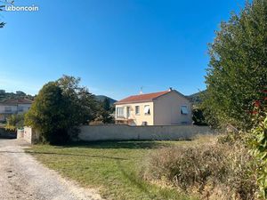 Quartier résidentiel  maison avec 2 appartements et 739 M2 de terrain