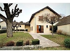 Location maison 4 pièces 134 m² à Saint-Chef (38890)  1 400 €