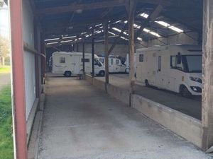 Grand emplacement intérieur 18 m x 3 m