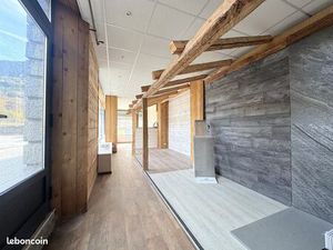 Local commercial 180 m² Modane