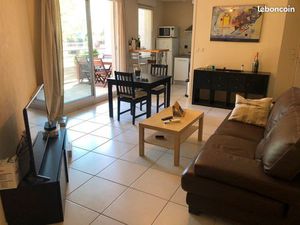 Appartement 3 pièces +cuisine équipée +garage à Meylan(38240) Appt: 890 + Gar: 100 +Ch. Re