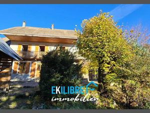 Grande maison avec extérieurs  possibilité gîte  fort potentiel