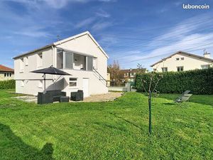 Maison entièrement rénovée avec terrain