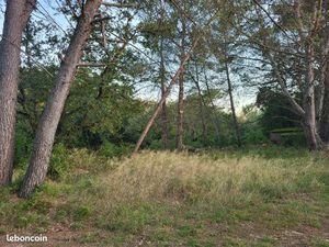 Magnifique terrain en colline de Villeneuve les Avignon
