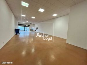 Local bureaux  logistique 234 m²