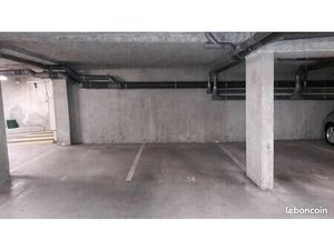 Parking sous terrain Bron centre proche tramway