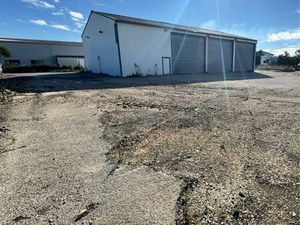 Local en zone industrielle à beaucaire