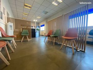 Route de Vannes avec visibilité - Local professionnel/Bureau d'environ 110 m²