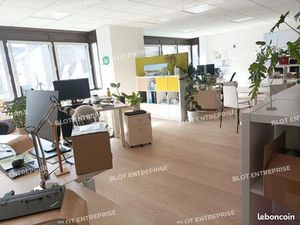 Bureaux 67 m²