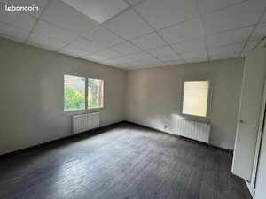 Local 132 m² LE COTEAU