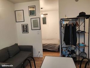 A louer a l'année grand studio