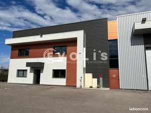 Local d'activité 841 m²