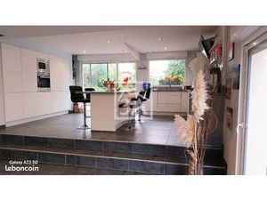 Pavillon 9 pièces 254 m²