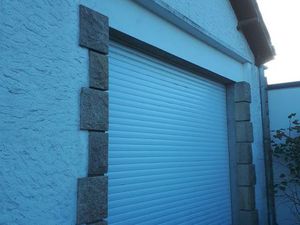 Entrepot garage de 46 m2 + 15 m2 de mezzanine