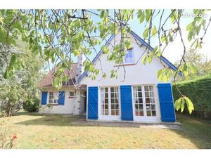 REFV-6374 Sur un beau terrain de 1218 m²  maison à conforter de 3ch et garage