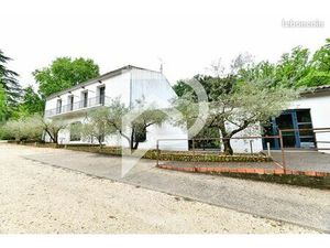 Local commercial 688 m² NIMES