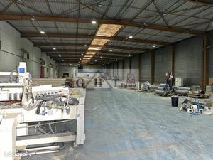 Local industriel 1 500 m²
