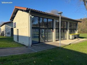 MURS COMMERCIAUX 136m²