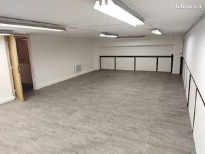 Location de bureau/entrepot/espace de stockage