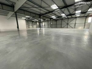 Local d'activité 2 606 m²