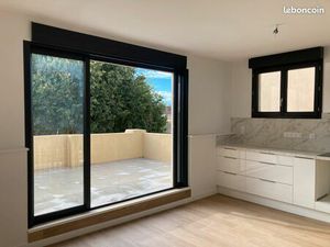 Appartement T3 Duplex avec extérieurs  clim  MEZE centre (refait à NEUF)