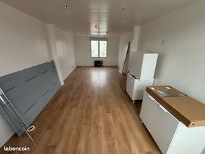 Duplex rénové 2 chambres – 69 m² Carrez (82 m² au sol) – 860 CC