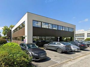 Bureaux à louer de 77 m² RDC et 106 m² 1èr étage