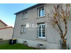 Maison de ville avec vue sur château