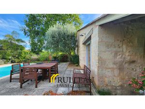 Maison en pierre rénovée avec piscine et grand terrain à ven
