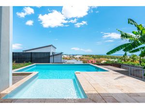 RARE SUR SECTEUR VILLA 147 m2 AVEC PISCINE A LA POSSESSION