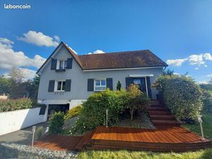 Maison entièrement rénovée 9 pièces  jardin  piscine