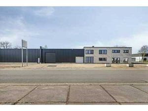 Bâtiment industriel avec concierge  appartement sur 34a 60ca