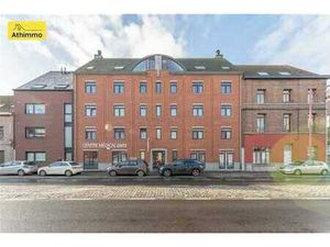 Ensemble de bureaux très lumineux de +- 90 m² avec cavec et